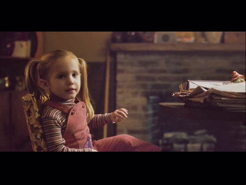 ‘Holly’, la hermana de ‘Mike’ y ‘Nancy’, es interpretada por las gemelas Price, quienes también encarnan a ‘Judith’ en ‘The Walking Dead’ (FOTO: Netflix)