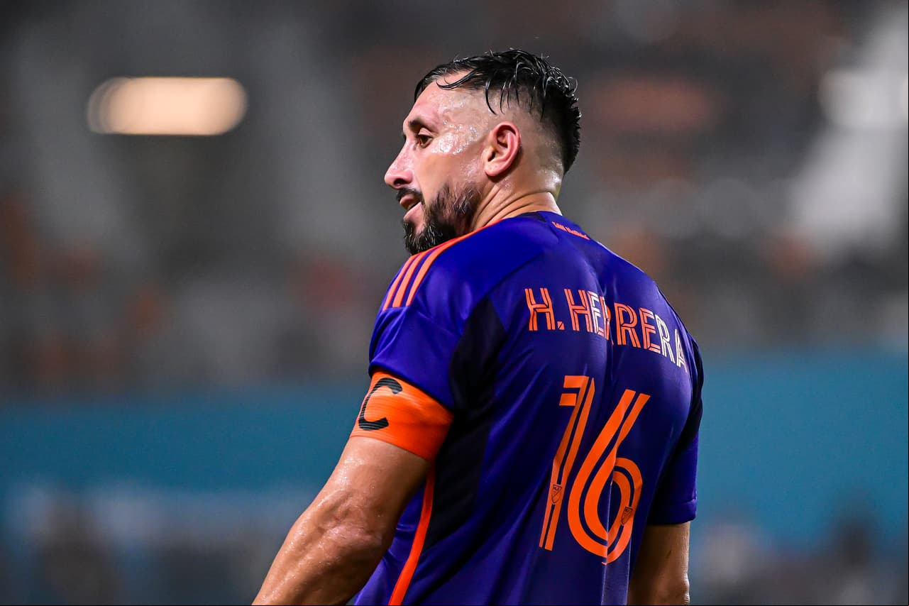 Héctor Herrera es sancionado por la MLS tras escupir a un árbitro