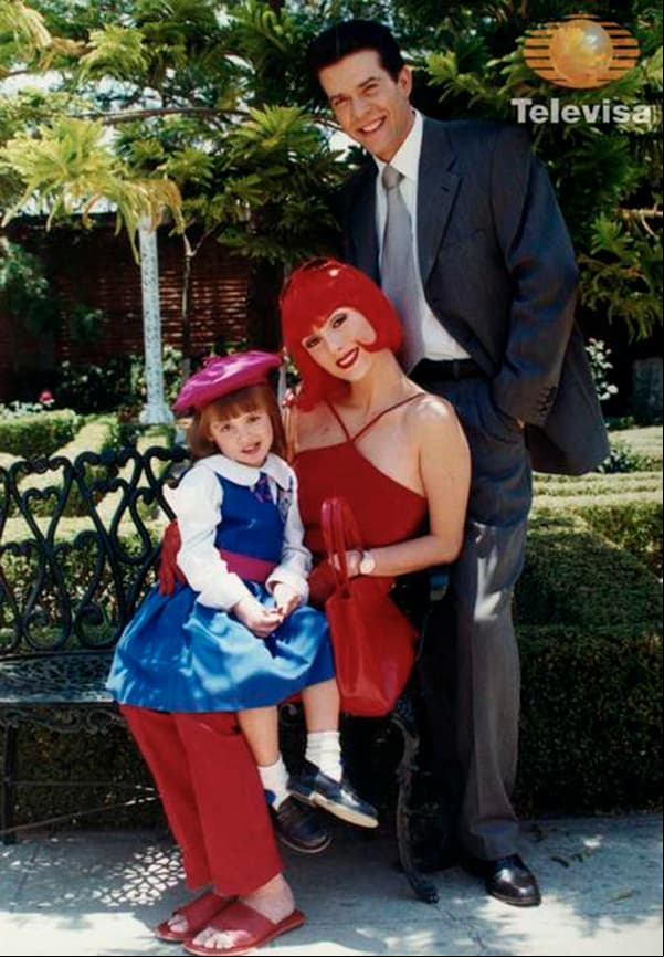 Posteriormente, comenzaría una larga trayectoria en las telenovelas infantiles al formar parte de 'Gotita de Amor', también en 1998, y después protagonizaría 'Carita de Ángel' en el año 2000, con el papel de 'Luciano Larios', el padre de la tierna 'Dulce María'.