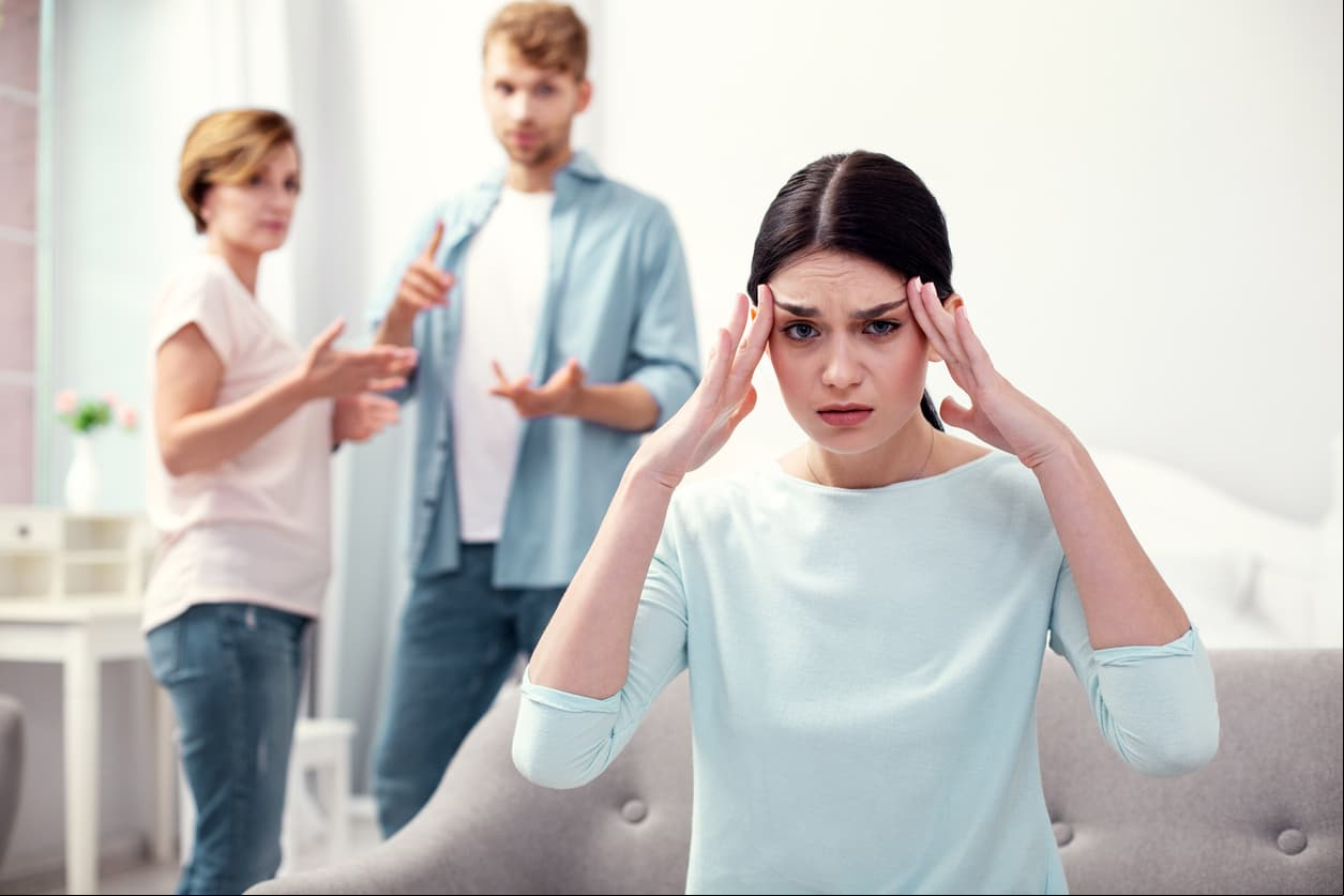 ¿Qué hacer si le caigo mal a mi suegra? Te damos algunos tips
