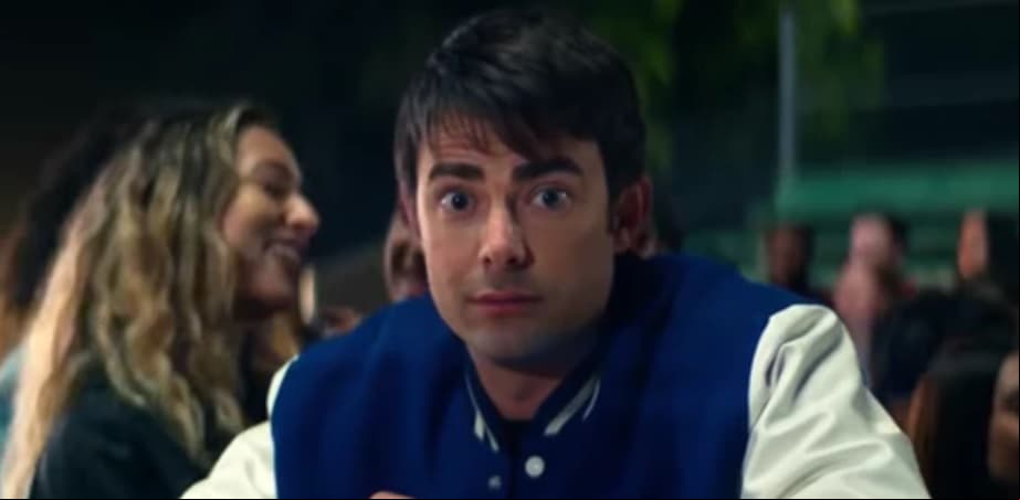 Bennett volvió a encarnar a 'Aaron' a 14 años del estreno de 'Chicas Pesadas'