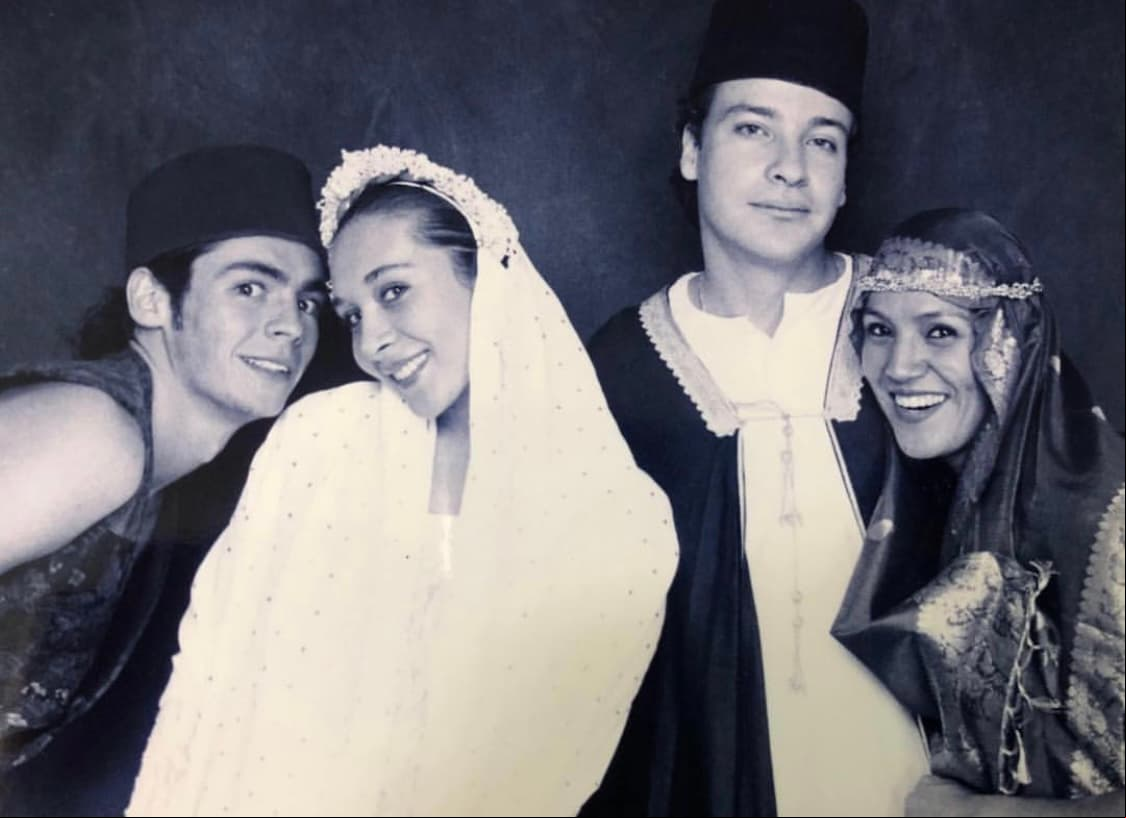 Después de su trabajo en 'Retrato de Familia', Iturrioz -quien es de ascendencia vasca- se incorporó a otros proyectos en teatro y televisión.