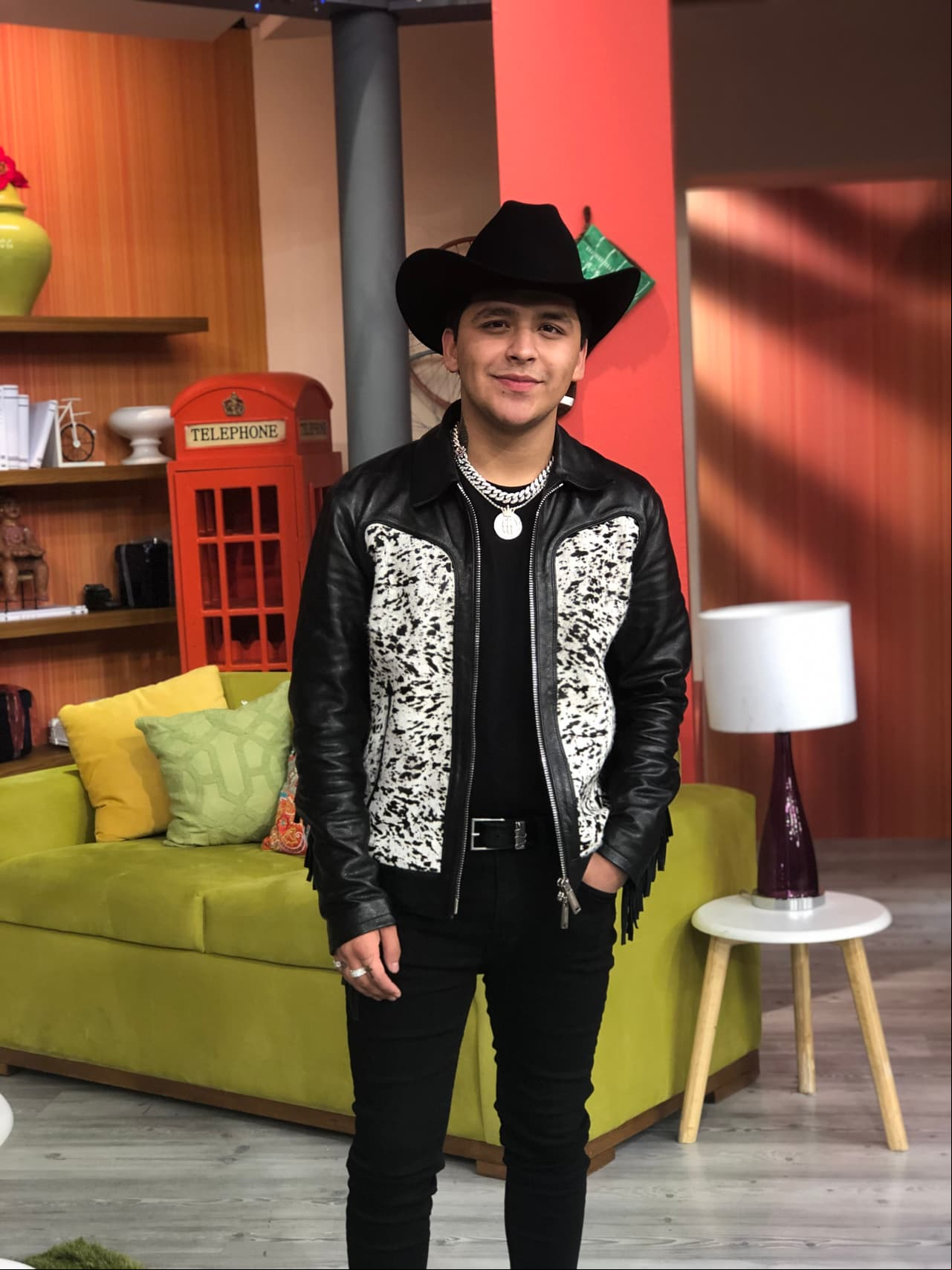 Christian Nodal arrasó en Premios Bandamax y nos puso a cantar su éxito "No te contaron mal".