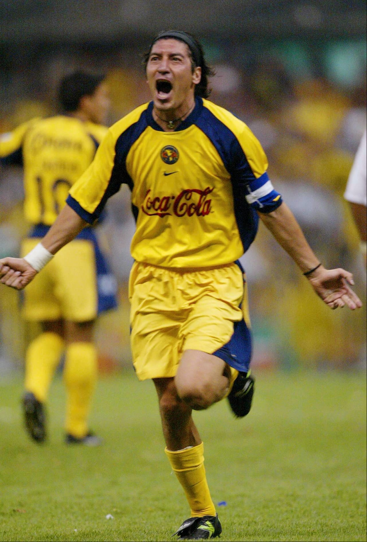 El delantero chileno 
<b>Iván ‘Bam Bam’ Zamorano</b> llegó al América en el 2001 luego de brillar cuatro años y medio en el Inter de Milán, cuatro en el Real Madrid y dos en el Sevilla.