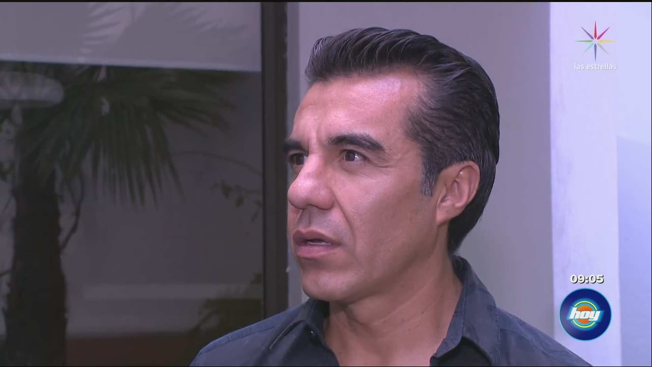 Adrián Uribe a punto de sufrir un trágico accidente aéreo