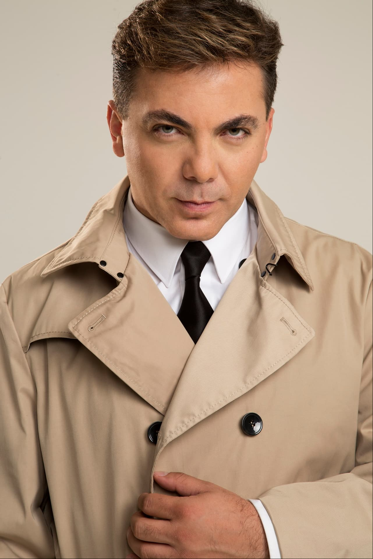Cristian Castro realizó en 2017 una participación especial en el disco 'Primera Fila' de Bronco, tres años después, los músicos vuelven a hacer mancuerna en ‘Se agradece’.
