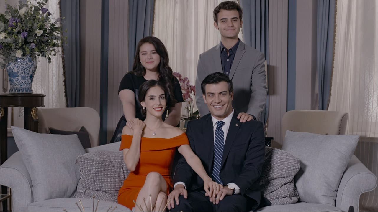 En entrevista exclusiva para Las Estrellas, el actor aseguró que el dar vida a la máxima figura política del país fue todo un desafío: “Es una complicación porque, aunque sea ficción, considero que es muchísima responsabilidad, donde no siempre las decisiones son acertadas y es muy complejo, muy desgastante”.