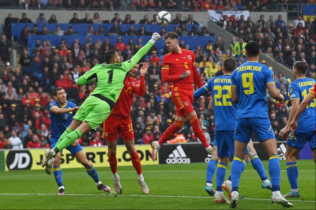 La selección de Gales se quedó con el último boleto de Europa boleto al Mundial de Qatar 2022, tras vencer 1-0 a Ucrania con un gol en propia puerta de Andriy Yarmolenko.