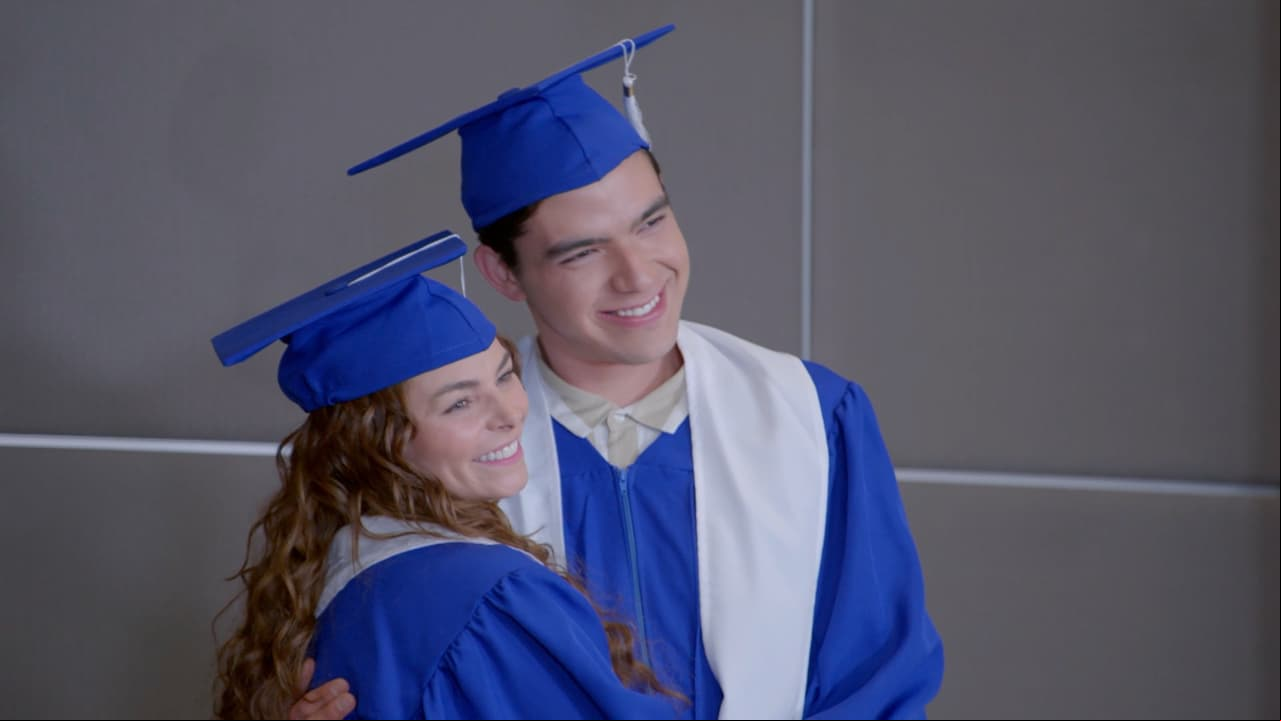 ¡'Ángela' y 'Eddy' se gradúan de la universidad!