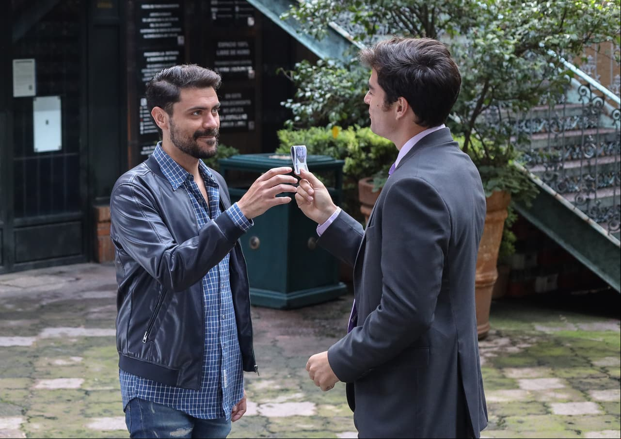 Lo que 'Samanta' no imagina es que 'Álvaro' contrató a dicho hombre para fingir el ataque y quedar como héroe.