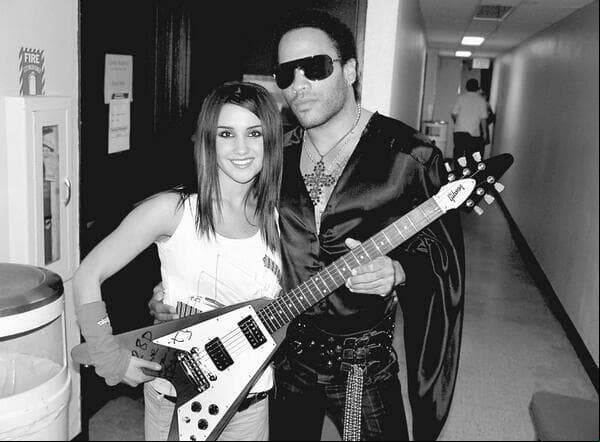 Uno de los primeros en aparecer fue Lenny Kravitz. El cantante, compositor y productor norteamericano, tuvo una pequeña interacción con ‘Roberta Pardo’, personaje de Dulce María.