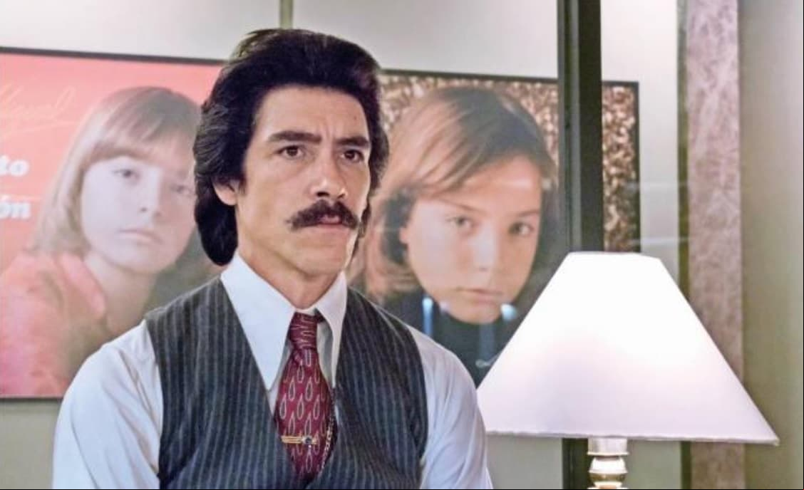 Oscar Jaenada interpreta a Luis Rey en la serie de Luis Miguel