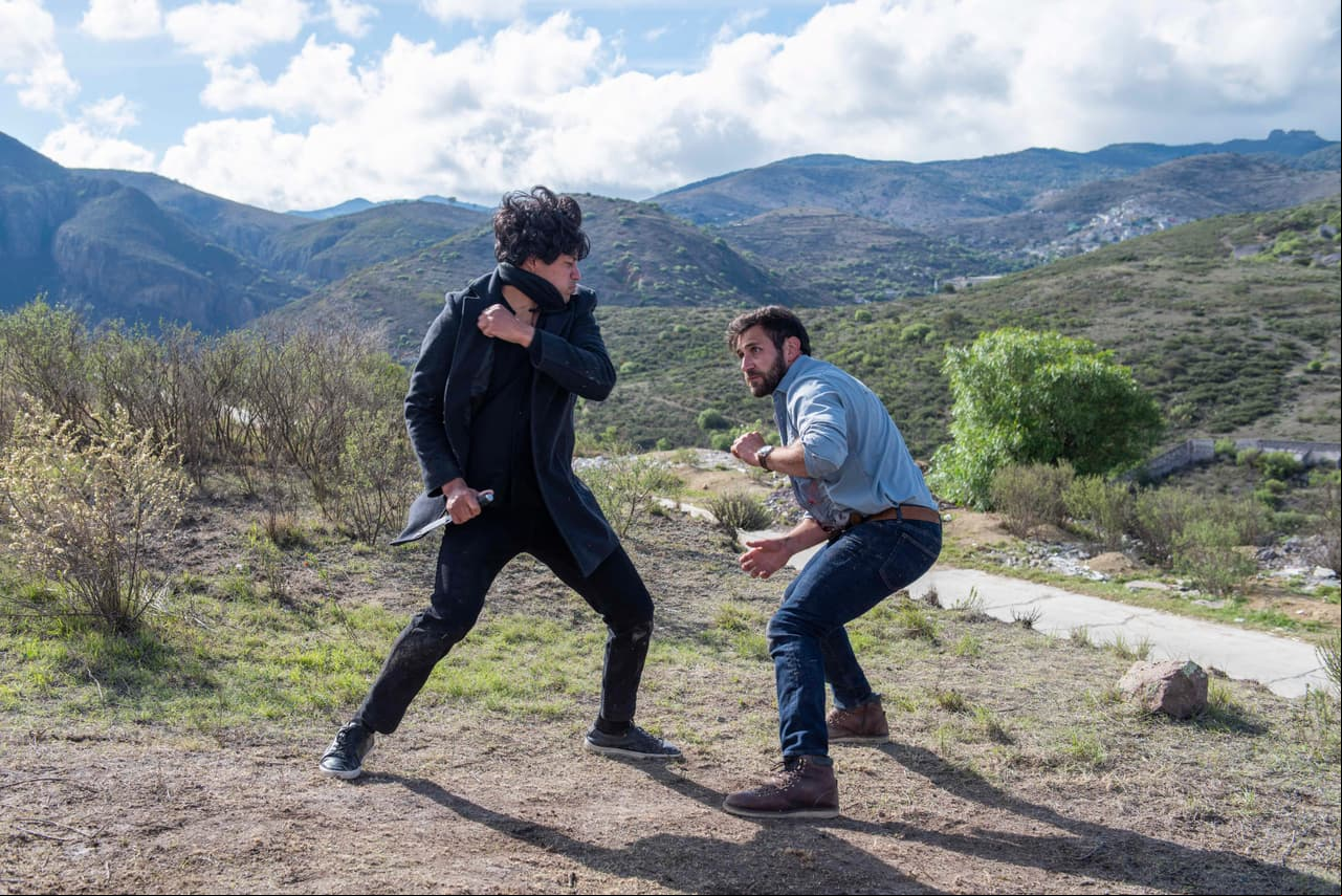 De igual forma, Carlos Ferro practica sus movimientos.