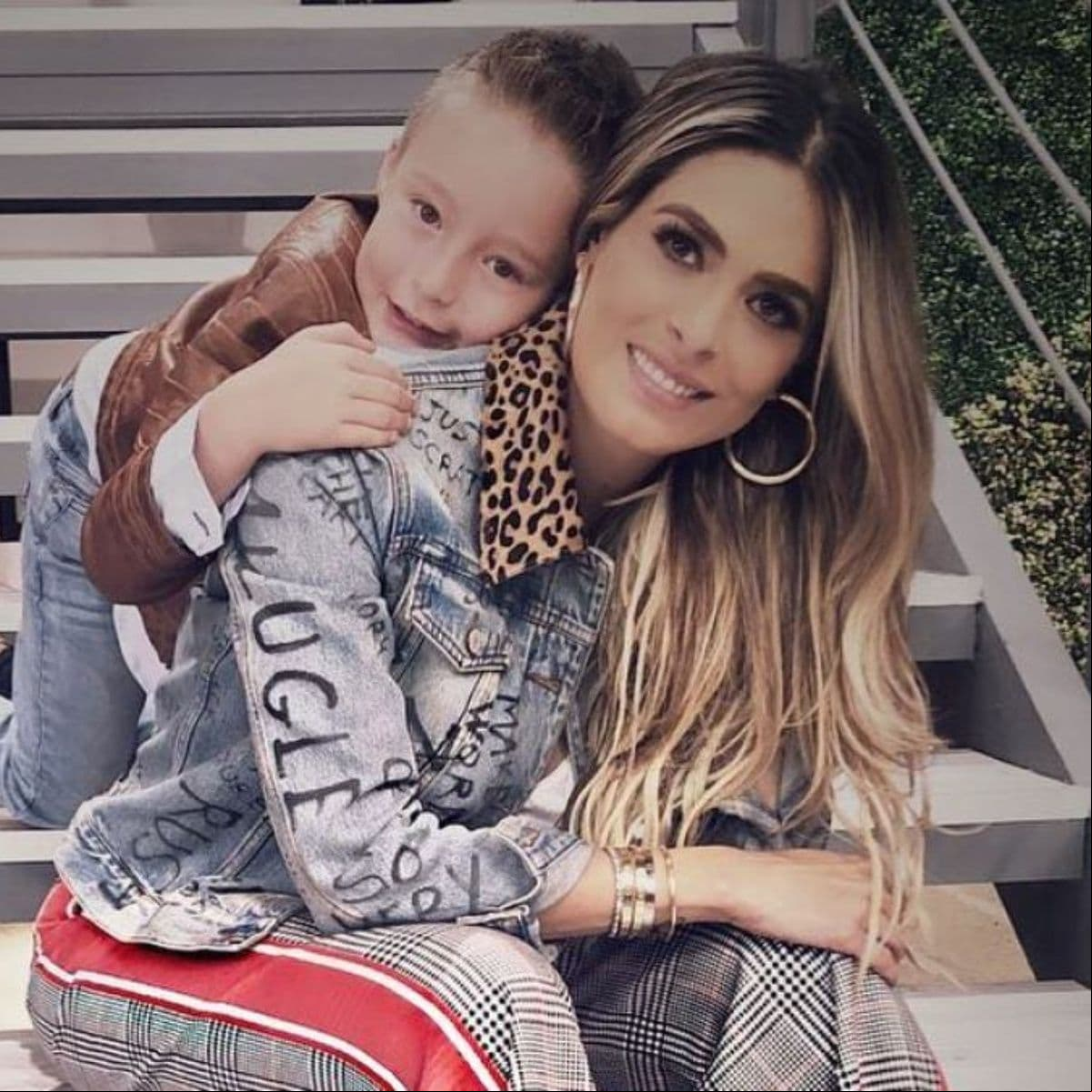 El 23 de marzo de 2012, la conductora dio a luz a su único hijo Mateo, a quien presume constantemente en redes sociales.