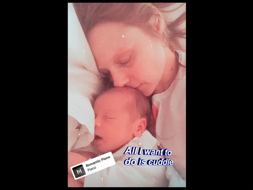 A un mes de convertirse en madre por segunda vez, Ana Layevska confesó que su parto había sido adelantado a causa del coronavirus, pues los médicos le indicaron que era lo mejor para evitar que no hubiera disponibilidad en el hospital.