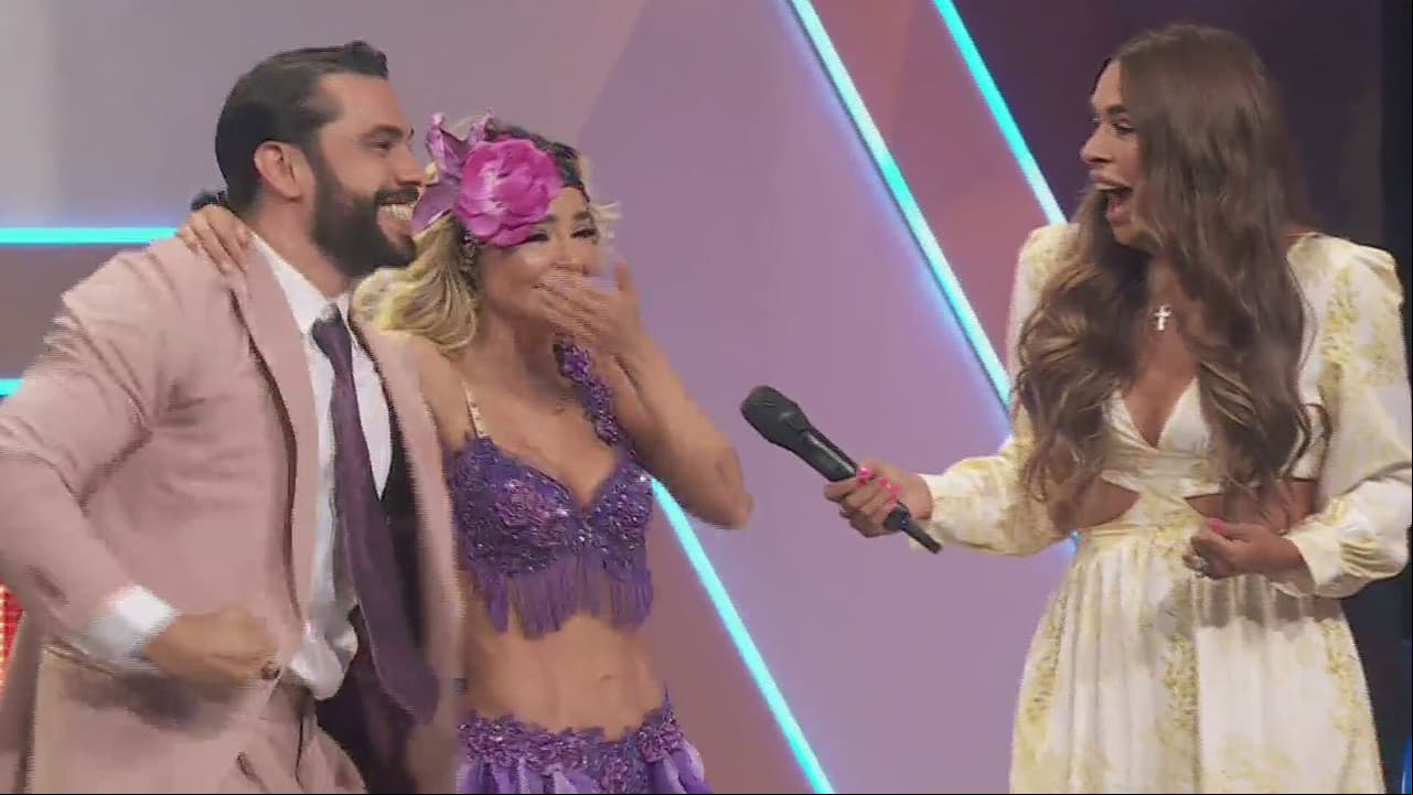 Carlos Speitzer le roba beso a Manelyk y causa revuelo en ‘Hoy’
