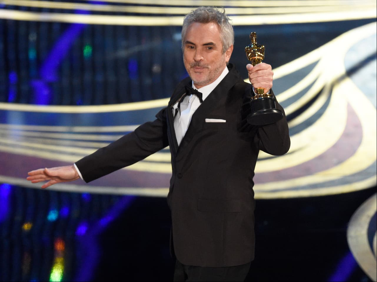 Alfonso Cuarón gana su primer Oscar de la noche