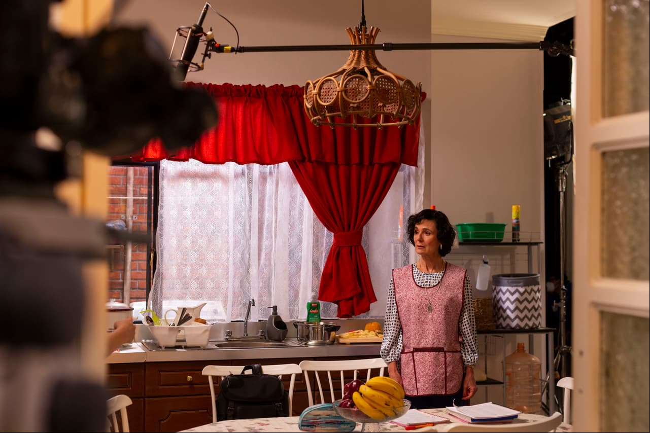 Nuria Bages es 'Delia', madre de 'Alberto' (Daniel Arenas) y el alma de la familia.