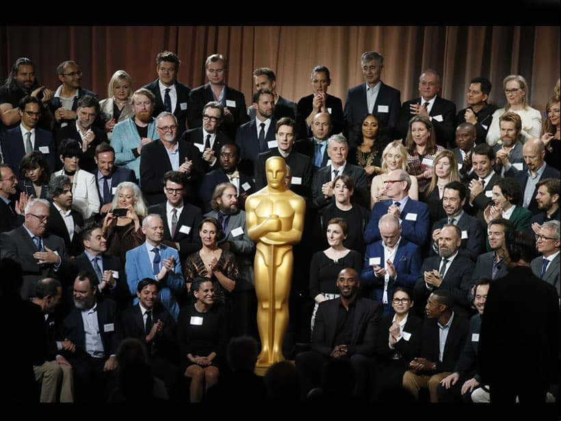 Los cineastas aprovechan el momento para felicitar a sus colegas y también escuchan a los productores la manera de pronunciar discursos de aceptación memorables.
