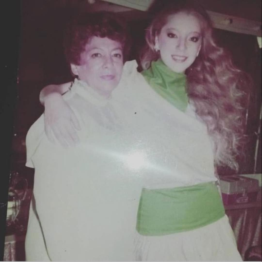 Edith siempre tuvo una buena y cariñosa relación con su madre, la señora Ofelia Fuentes, por lo que en marzo pasado le dedicó unas tiernas palabras por su cumpleaños. “¡Mamita, mamita linda! Feliz cumpleaños, gracias por regalarme la vida. Gracias por enseñarme que nada es más importante que vivir y reír. ¡Te amo mamita!”, expresó.