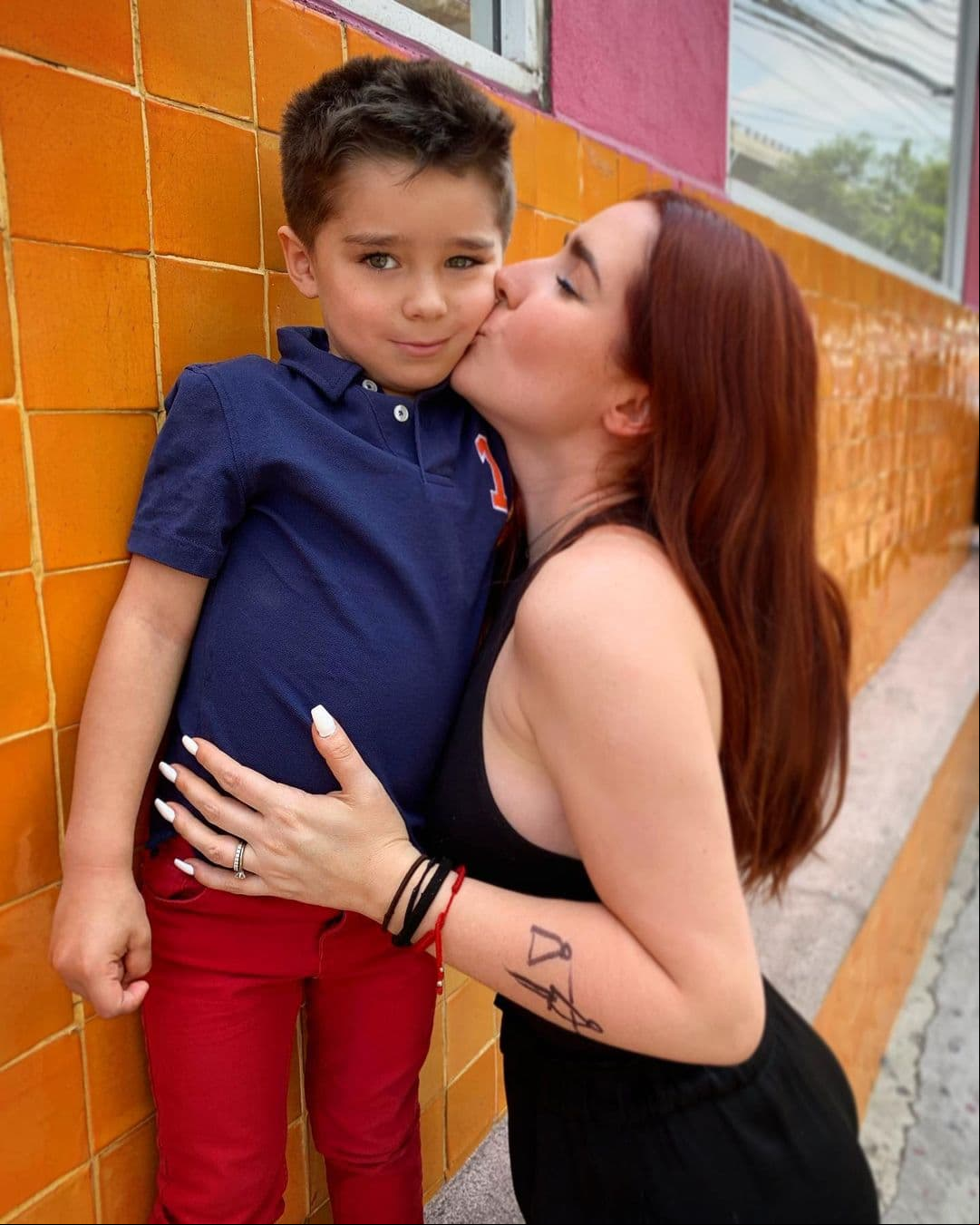 Ariadne Díaz dejó boquiabiertos a sus millones de seguidores al compartir una fotografía de su infancia, la cual tomó relevancia en redes sociales por lucir idéntica a su hijo Diego.