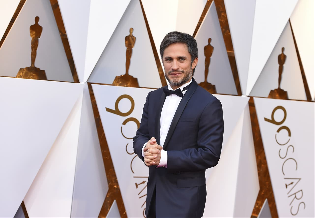 Gael García Bernal recuerda su infancia al cantar en japonés