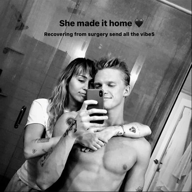 Después de 10 meses de relación, Miley Cyrus y Cody Simpson terminaron su noviazgo a mediados de agosto. “Estamos trabajando individualmente en nosotros mismos para convertirnos en las personas que queremos ser”, dijo la cantante a Daily Mail.