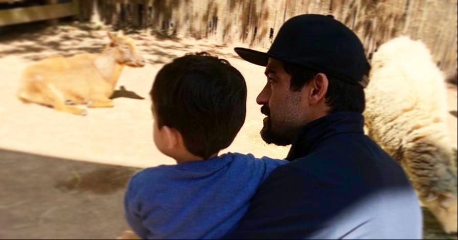 Alfonso Herrera se convirtió en padre en septiembre de 2016 y comparte algunas de sus aventuras con su retoño, solo que prefiere evitar su rostro.
