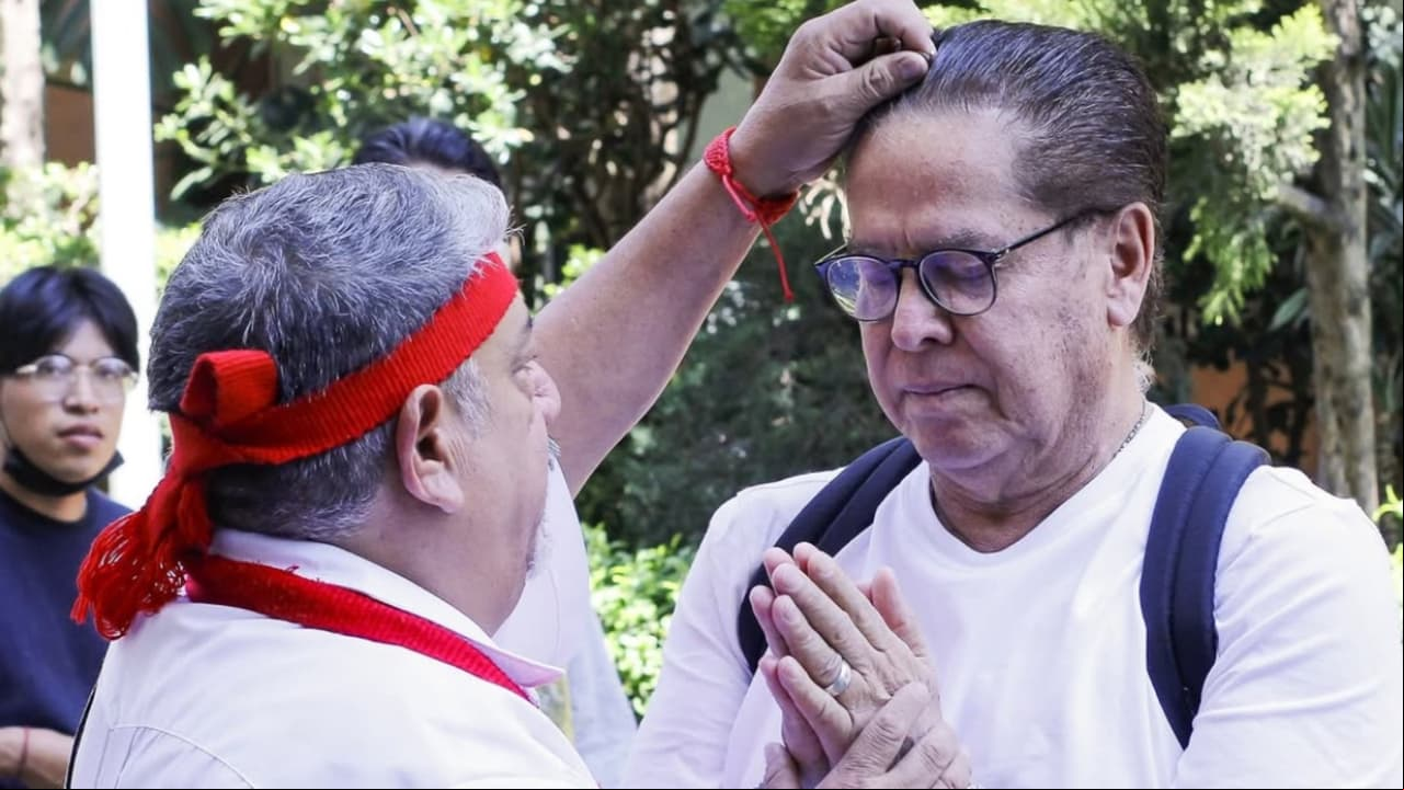 ¿Le hicieron mal de ojo? Mario Bezares es sorprendido con un inusual brujo 