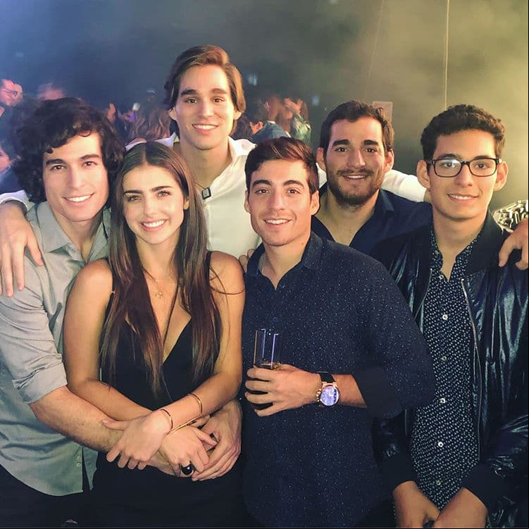 El actor Danilo Carrera estuvo como invitado en el programa ‘Minuto Para Ganar VIP’ en el que habló sobre la importancia que tiene en su vida tener una gran convivencia con sus hermanos Leopoldo, Xavier, Felipe y Juan. A continuación, te compartimos quiénes son: