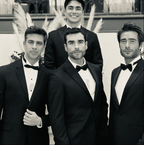 En 'Corazón Guerrero', Christian de la Campa comparte créditos con otros galanes, como Gonzalo García Vivanco, Sian Chiong y Rodrigo Guirao. No te pierdas el estreno de esta historia el 28 de marzo a las 4:30 p.m. con Las Estrellas.