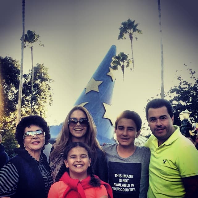 En paseos familiares, visitas a la playa o eventos escolares, los fieles iradores de Lucerito Mijares fueron testigos de su infancia.