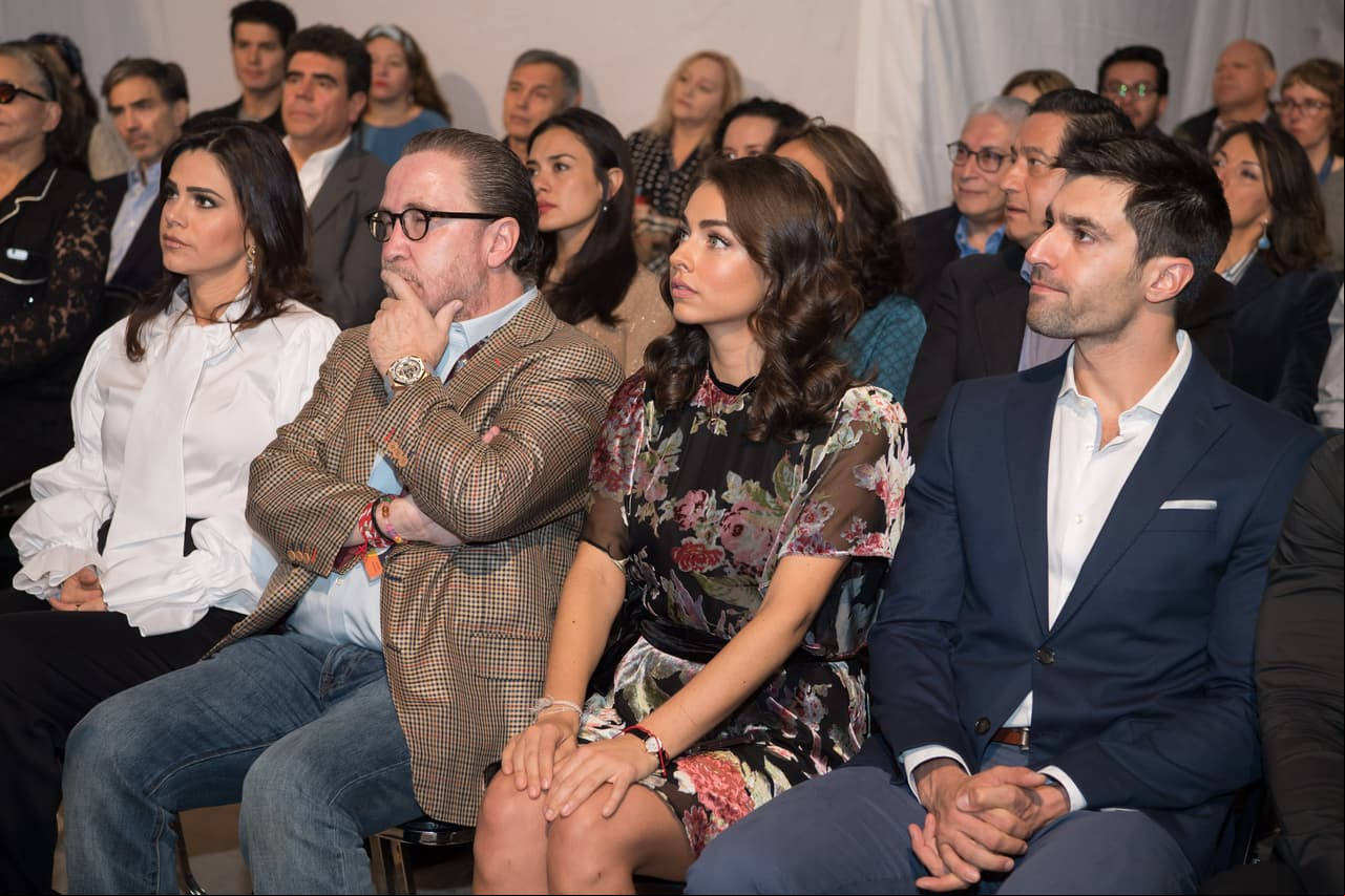 Elenco de 'Sin tu mirada' celebra inicio de grabaciones
