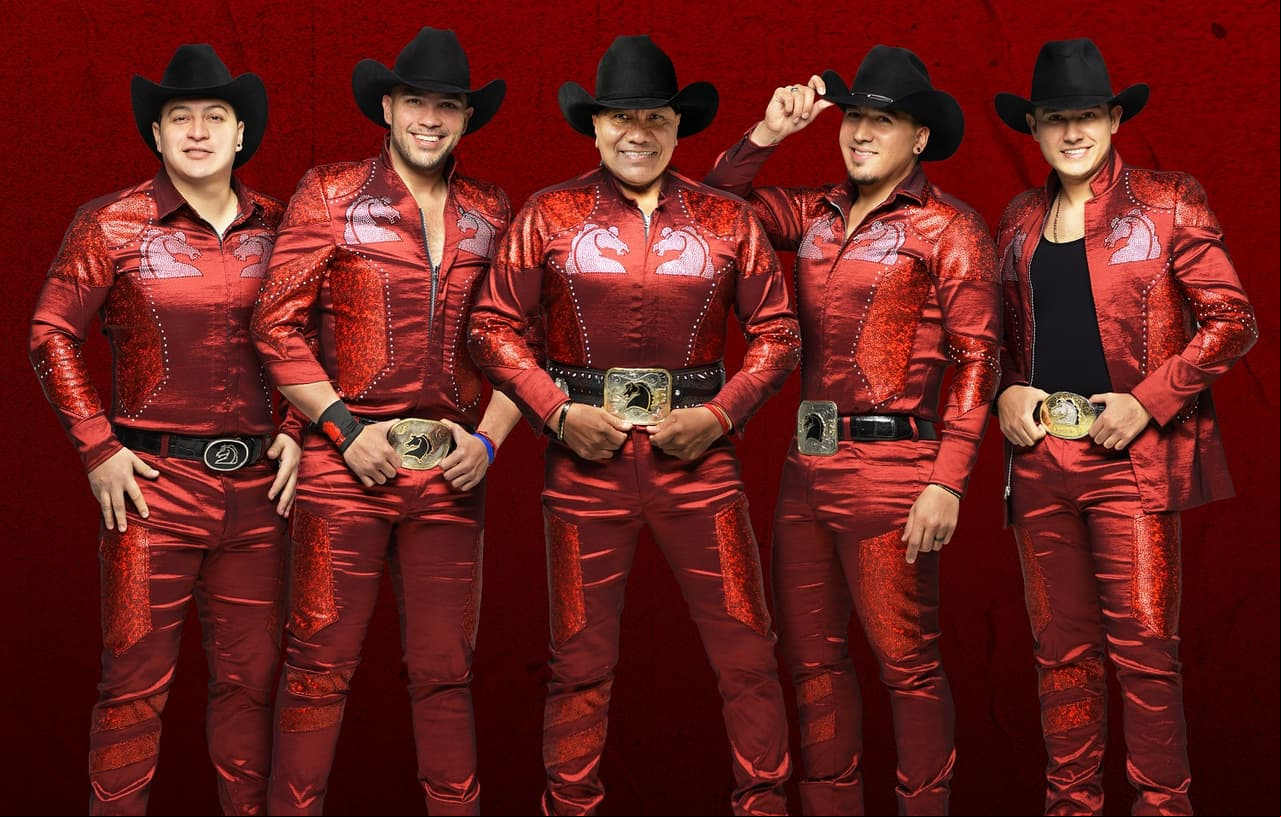 Al lado de Bronco, seguro nos regalará una melodía romántica, que una los dos mundos: la balada y el regional mexicano.