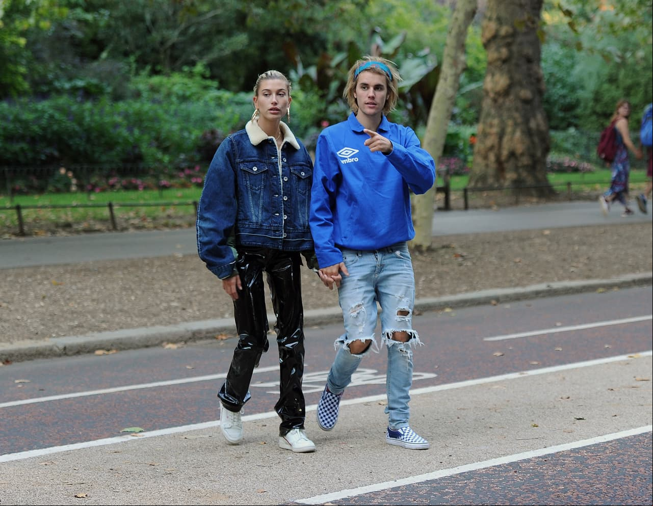 Hailey Baldwin celebra el primer aniversario de su compromiso con Justin Bieber