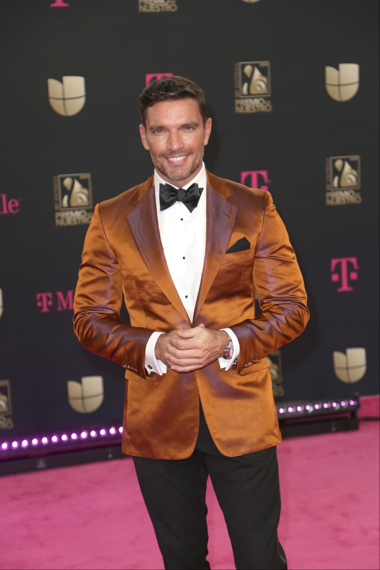 Julián Gil está listo para convertirse en abuelo y así dio la noticia