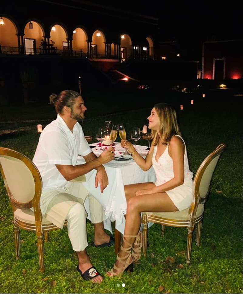 Esta pareja comparte los momentos más importantes de su relación en redes
