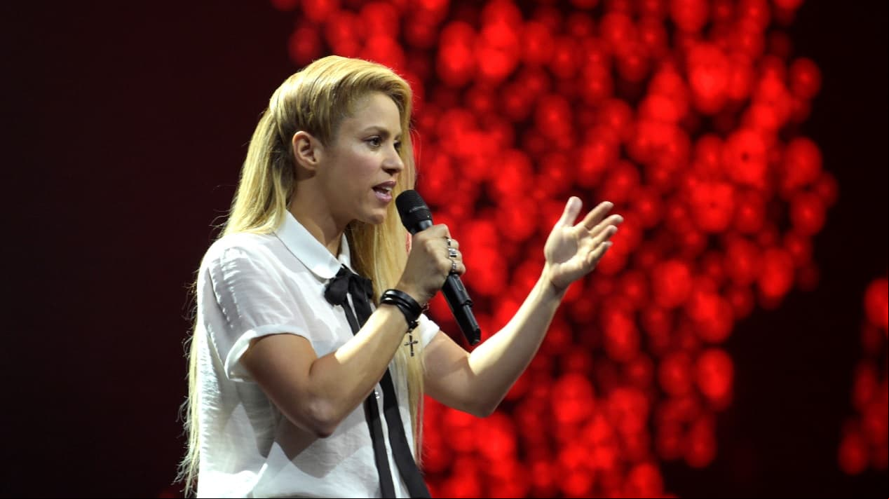Shakira ensaya para su tour con bailes contorsionistas