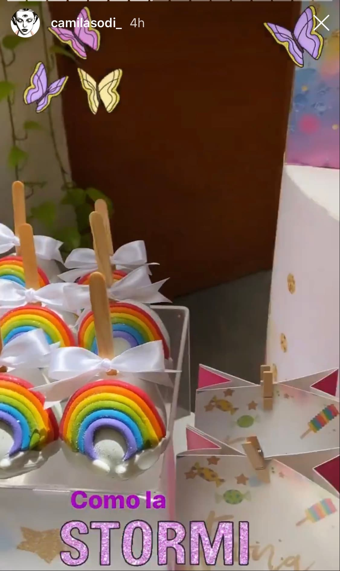 Al ser una fiesta temática llena de colores y arcoíris, la perversa 'Rubí' comparó la fiesta de Fiona con la que tuvo Stormi Webster, la hija de Kylie Jenner en febrero de 2020.