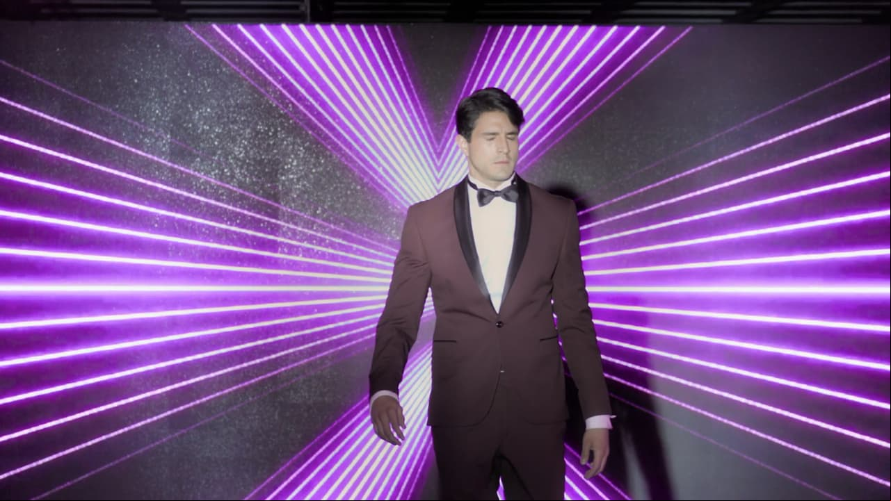 'Ricardo' sale a la pasarela, pero las luces del show eran demasiado fuertes para él.