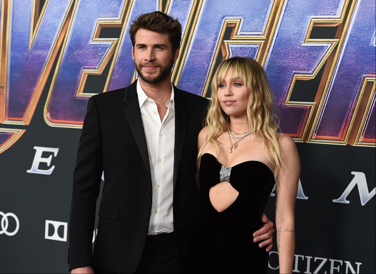 Captan a Miley Cyrus besando a una mujer tras anunciar su separación de Liam Hemsworth