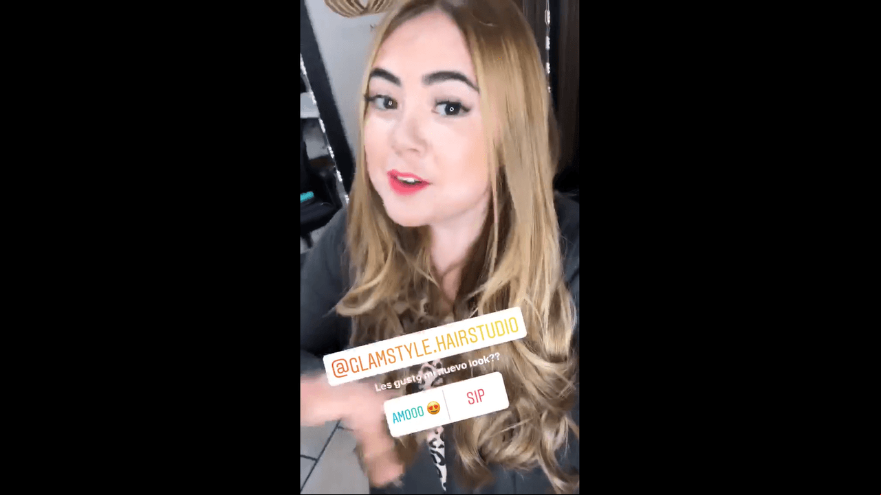 “Oigan, ¿cómo ven? Ya quedó, no traigo filtros. Amé, amé el tono, sí es un cambio de look cañón, yo no había traído el cabello de este color y las extensiones son hermosas. Estoy feliz, estoy muy contenta, espero que les haya gustado mi cambio tanto como a mí”, indicó.