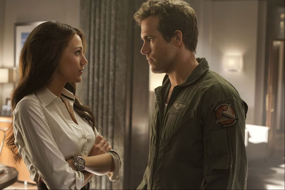 Ryan Reynolds dejó a Scarlett Johansson para salir con Blake Lively, a quien conoció en el rodaje de 'Linterna Verde' (FOTO: Warner Bros. Pictures)