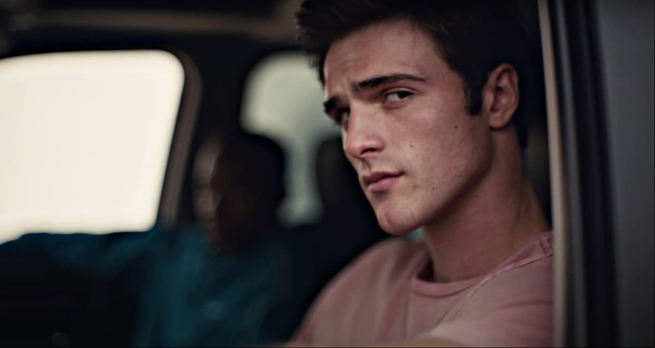 <b>Nate</b>
<br>Es un joven que guarda mucho rencor y enojo. Esto lo orilla a tomar acciones impulsivas que arriesgaban la vida de otros y con las cuales quiere demostrar que nadie puede intimidarlo.