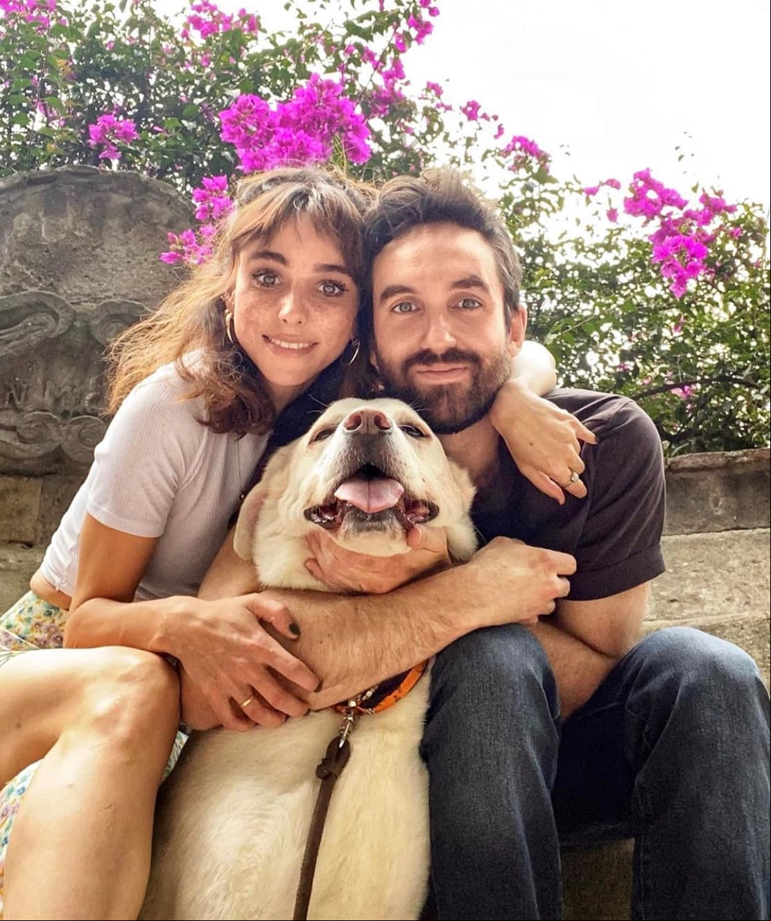 En las cuales escribió: "Pos ya en esas andamos", dando pie a distintos comentarios en los que sus seguidores resaltaron lo guapo que es, e incluso, el parecido que guardan. "Son idénticos, creí que eran hermanos", dijo una usuaria.