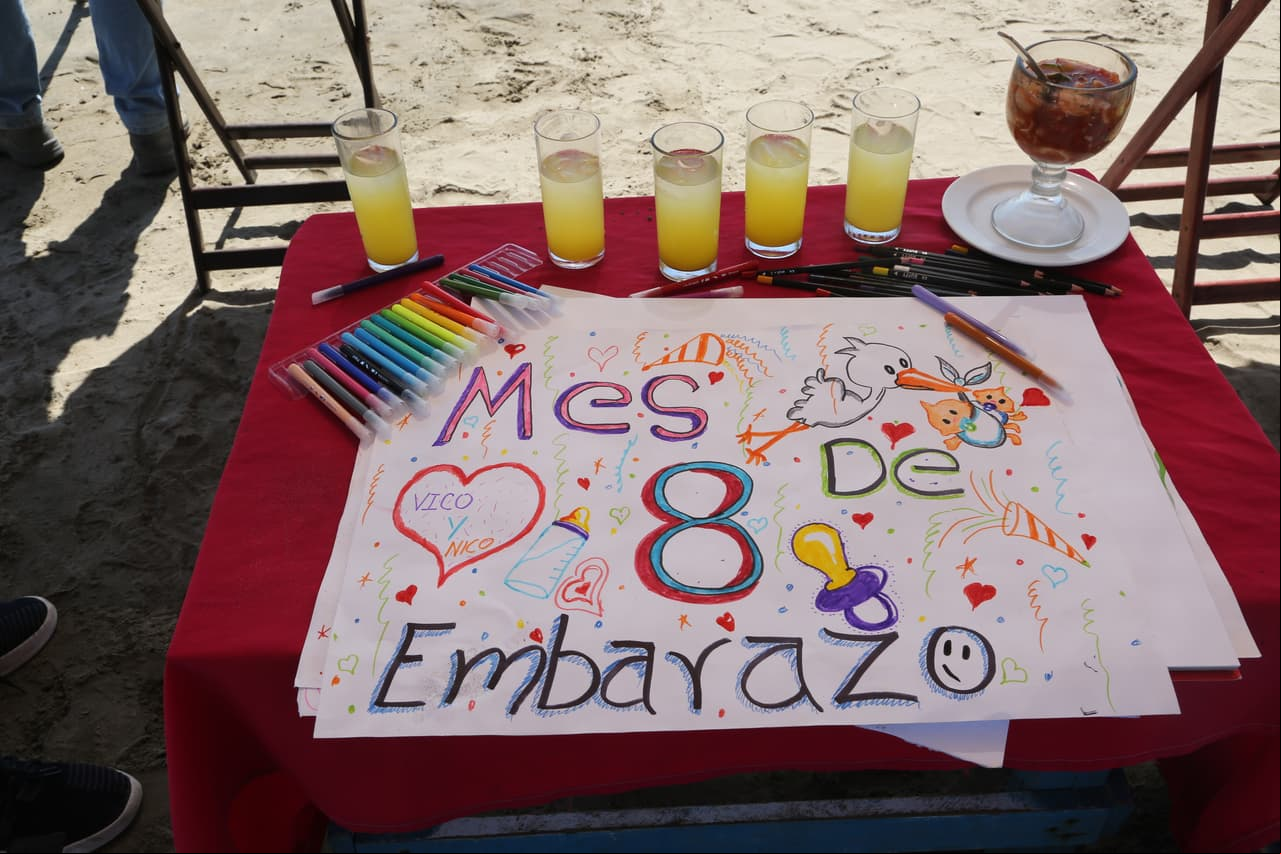 ¡Victoria y Nico ya tienen 8 meses de embarazo! Así que la famiia Paz Contreras aprovechó un rato libre para disfrutar del sol, la arena y el mar.