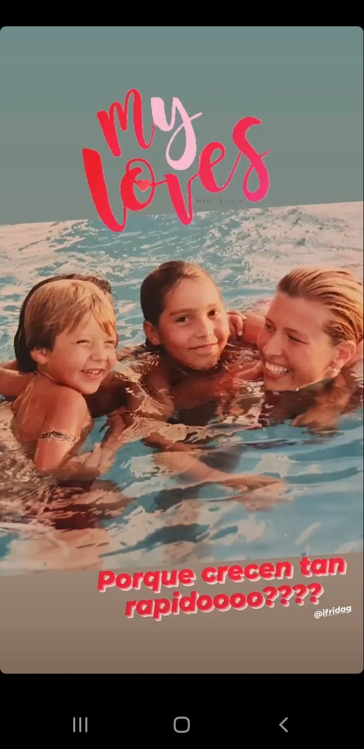 Pese a las declaraciones de la hija de Silvia Pinal, las fotografías muestran lo contrario y es que Beatriz Pasquel no solo dejó ver que Frida Sofía convivía constantemente con ellos y la trataba, como hasta la fecha, como una hija más.