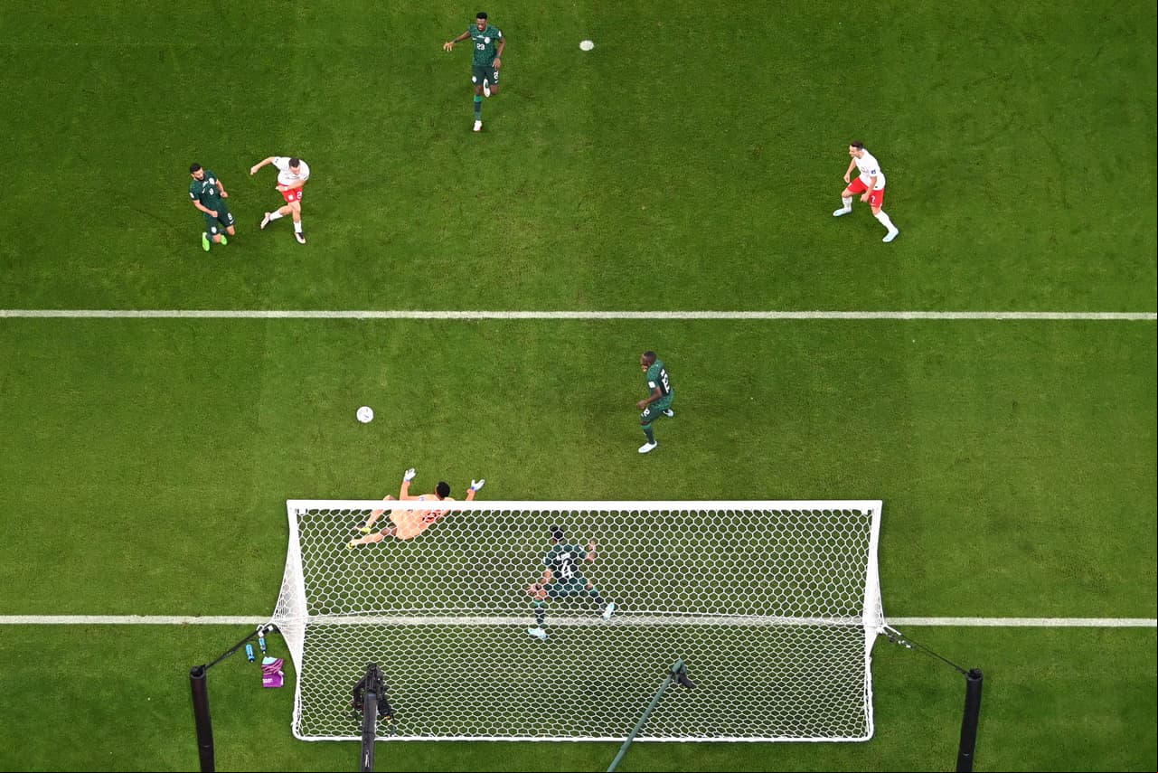 Zielinski y Lewandowski hicieron los goles con los que Polonia derrotó a Arabia Saudita y aspira a los Octavos de Final del Mundial Qatar 2022.