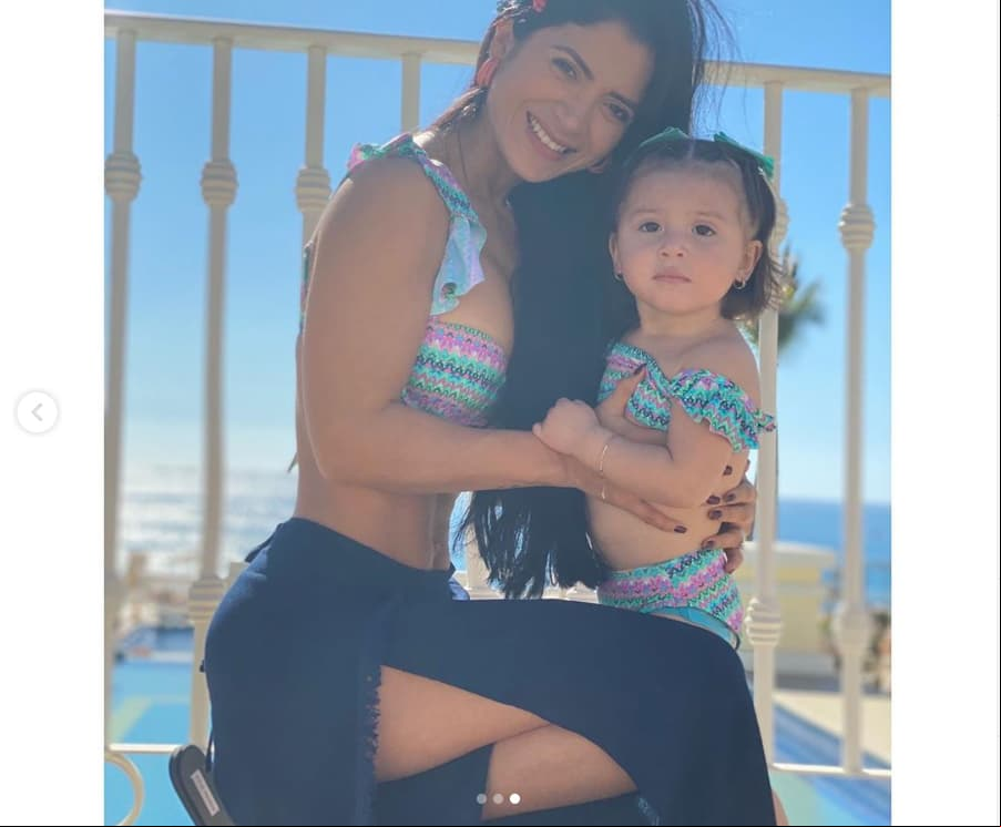 Tras mostrar el pastel y unos globos que formaron el número 10 en lo que parece un yate, Kimberly respondió en dicha publicación: “Por muchos años más amor mío. Dios los bendiga @latrakalosaoficial”, a lo que Edwin dijo: “Sí, te amo hermosa”.