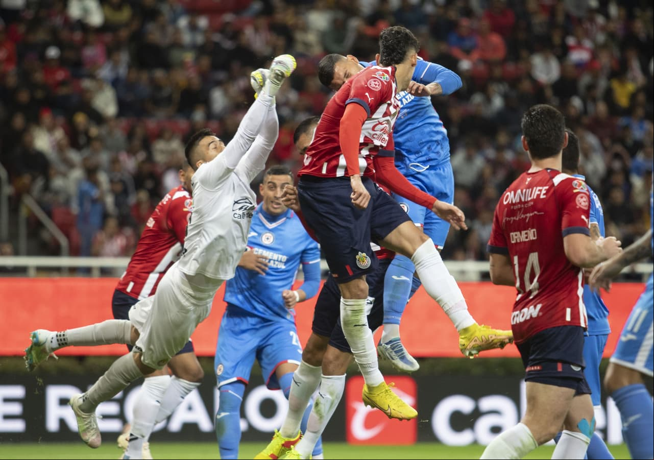 Con goles de Alexis Gutiérrez y Gonzalo Carneiro, Cruz Azul sentenció la final de la Copa por México 2022 ante Chivas en el Akron para alzar su primer trofeo a una semana del inicio del Clausura 2023. 
<br>